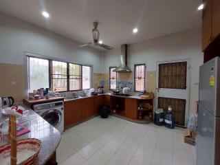 4 Bedrooms House in European Thai House Village East Pattaya H010420