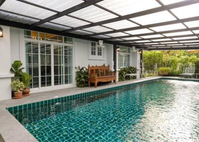 English Cottage-Style Pool Villa at San Kamphaeng