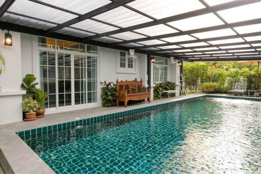 English Cottage-Style Pool Villa at San Kamphaeng