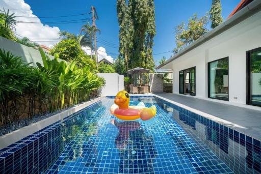 Luxury 4 bedrooms villa in Nai Harn, Phuket!