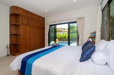 Luxury 4 bedrooms villa in Nai Harn, Phuket!