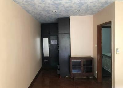 1 Bedroom Condo