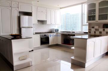 4 Bedrooms Condo in Coconut Beach Condo Jomtien C007033