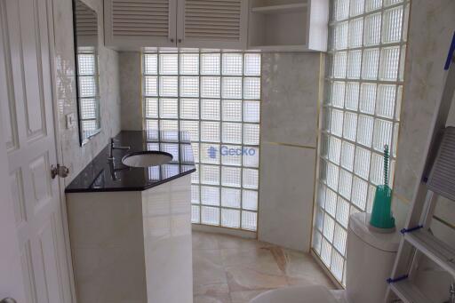 4 Bedrooms Condo in Coconut Beach Condo Jomtien C007033