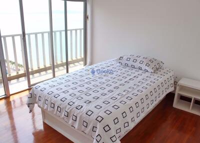 4 Bedrooms Condo in Coconut Beach Condo Jomtien C007033