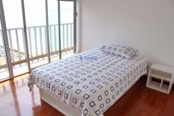 4 Bedrooms Condo in Coconut Beach Condo Jomtien C007033