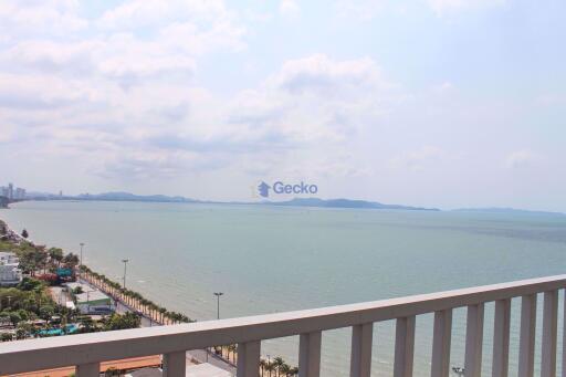 4 Bedrooms Condo in Coconut Beach Condo Jomtien C007033