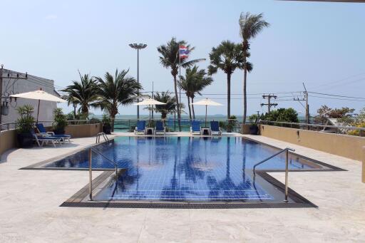 4 Bedrooms Condo in Coconut Beach Condo Jomtien C007033