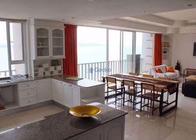 4 Bedrooms Condo in Coconut Beach Condo Jomtien C007033