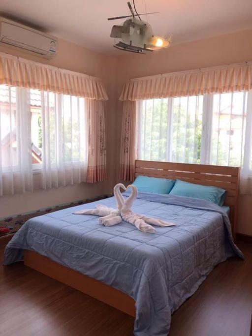 Single house for sale in Pattaya, near the sea, with furniture. Soi Thappraya 15, Chonburi