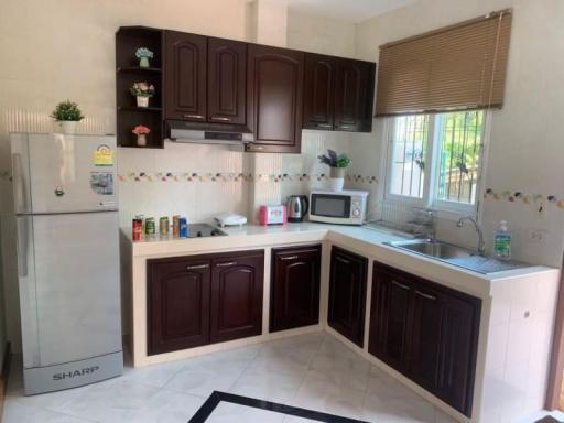 Single house for sale in Pattaya, near the sea, with furniture. Soi Thappraya 15, Chonburi