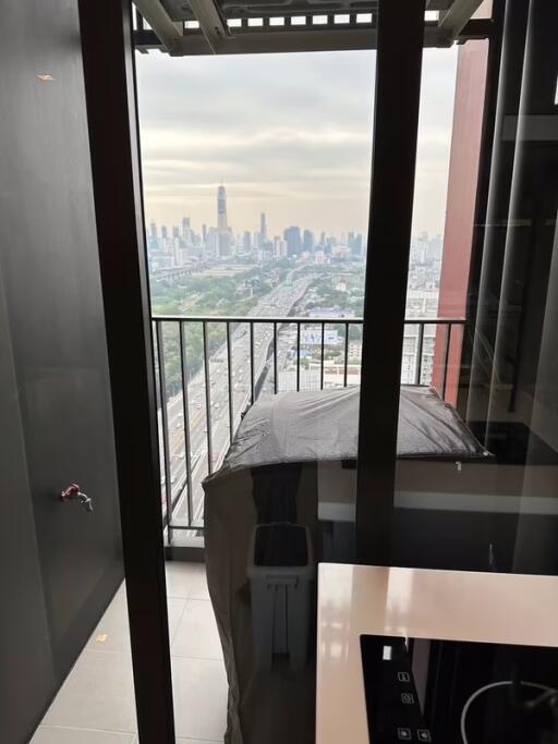 Studio Room Condo for Rent at Life Asoke Hype