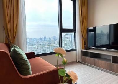 Studio Room Condo for Rent at Life Asoke Hype