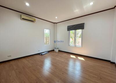 3 Bedrooms House in Dhewee Park Bang Saray H011251