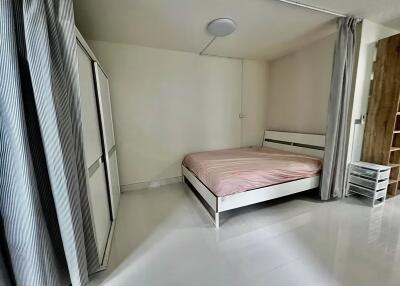 1 Bedroom Condo