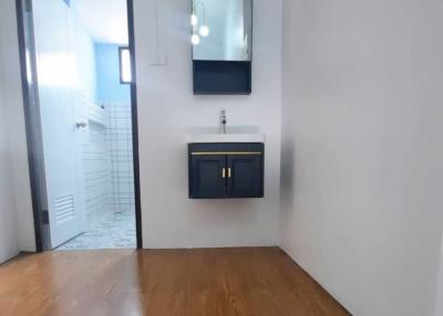 Townhouse for sale in Muang Mai, Chonburi, great location, convenient travel.