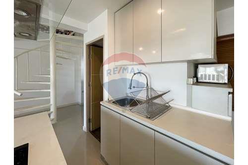 Duplex 2 Bedrooms goog view on top floor Located in Thonglor.