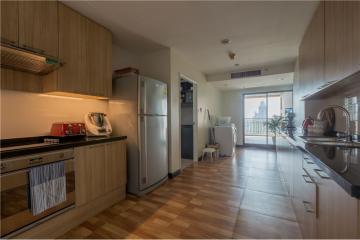 High-Rise Luxury Living: 3 Bedrooms, 3 Bathrooms, Size 240 Sqm, Fully-Furnished - 920071001-12443