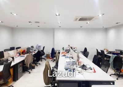 100 SQ.M Office space for rent in Watthana