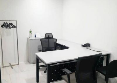 100 SQ.M Office space for rent in Watthana