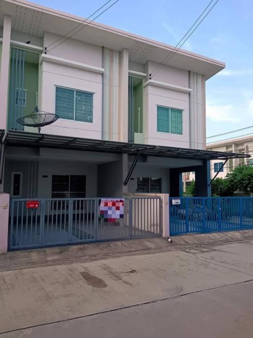 Townhouse for sale in Sriracha, nine kilometers, The Mix Town, Chonburi.