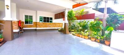 Family house with swimming pool for sale