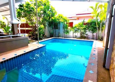 Family house with swimming pool for sale