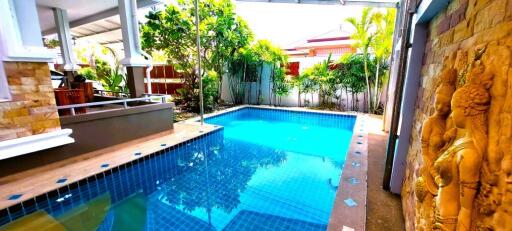 Family house with swimming pool for sale