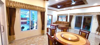 Family house with swimming pool for sale