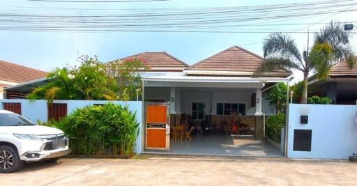 Family house with swimming pool for sale