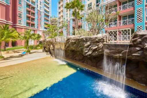 Gorgeous 2 bedroom Condo with pool view