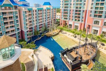 Gorgeous 2 bedroom Condo with pool view