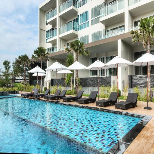 Luxury beachfront condo with seaview