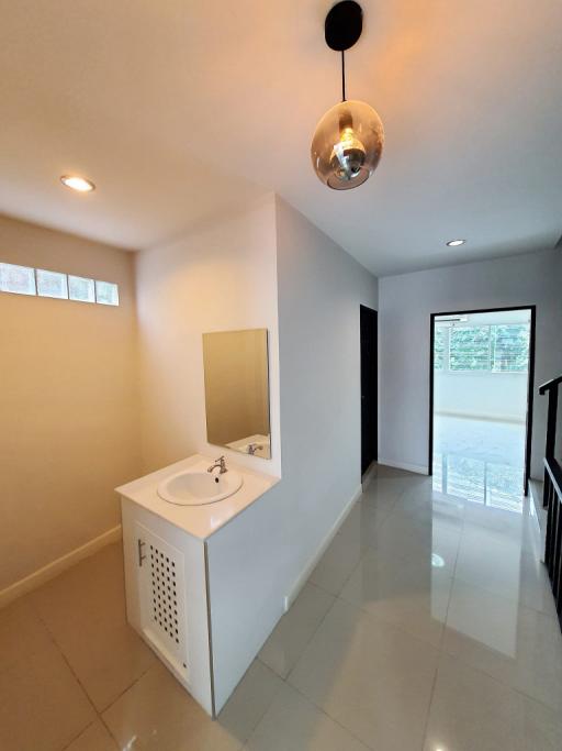 For Rent Bangkok Home Office Sukhumvit BTS Ekkamai Watthana