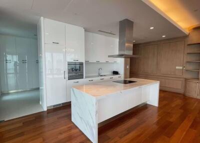 4 bed Condo in 185 Rajadamri Lumphini Sub District C017919