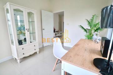 3 Bedrooms Villa / Single House East Pattaya H011440