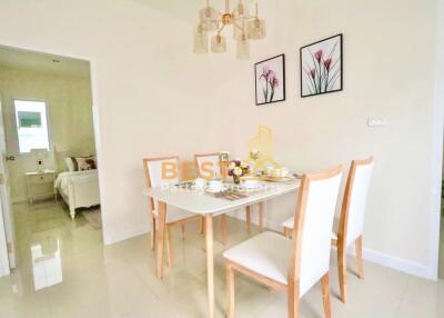 3 Bedrooms Villa / Single House East Pattaya H011440