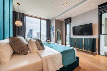 ให้เช่า คอนโดหรู Duplex Penthouse 2 ห้องนอน ติดถนน ใกล้บีทีเอสพร้อมพงษ์