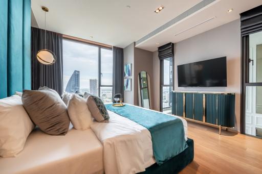 ให้เช่า คอนโดหรู Duplex Penthouse 2 ห้องนอน ติดถนน ใกล้บีทีเอสพร้อมพงษ์