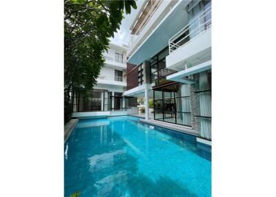 Contemporary Single House with Private Pool in Thonglor Area, Sukhumvit 55, Near BTS Thonglor Station. Ready for Immediate Move-In!