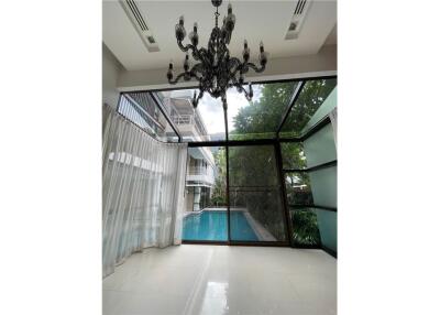 Contemporary Single House with Private Pool in Thonglor Area, Sukhumvit 55, Near BTS Thonglor Station. Ready for Immediate Move-In!