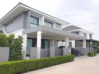 House for sale in Sriracha Maneerin Privacy Chak Kho Nong Kham, great location, convenient travel.