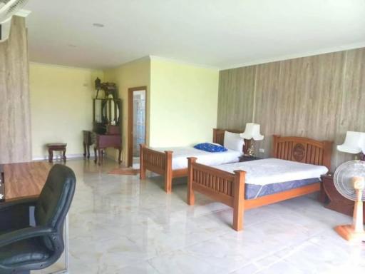 Pool Villa for sale and rent in Na Jomtien, large house, great location, private swimming pool.
