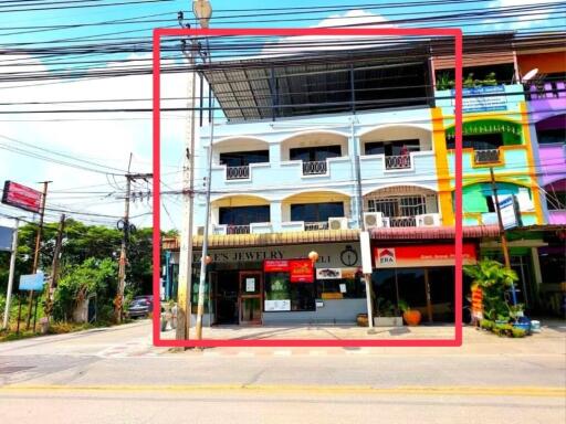 Commercial building with 3 Units in Jomtien