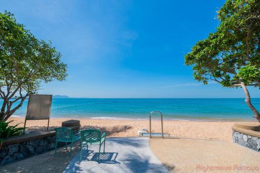 Studio Condo For Sale In Na Jomtien - Sunshine Beach Condotel