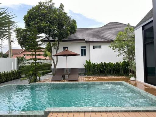 Single house for rent in Pattaya, Huai Yai, beautiful house, wide area, private swimming pool.