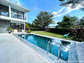 3 Bedroom Pool Villa for Sale in Si Sunthon - 5 km to Boat Avenue & Porto de Phuket