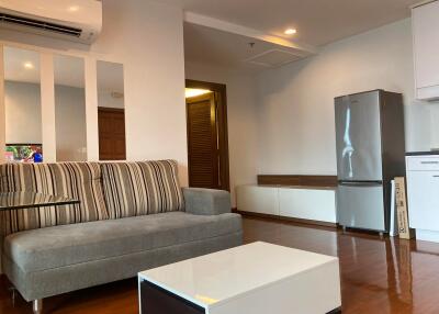 BTS Chidlom 300 meters for rent Baan Na Warang Condominium BTS Ploenchit Lang Suan Line App ID : a_sungha100