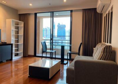 BTS Chidlom 300 meters for rent Baan Na Warang Condominium BTS Ploenchit Lang Suan Line App ID : a_sungha100