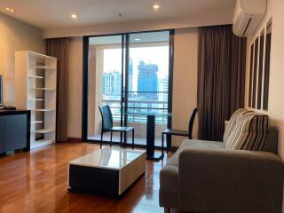 BTS Chidlom 300 meters for rent Baan Na Warang Condominium BTS Ploenchit Lang Suan Line App ID : a_sungha100